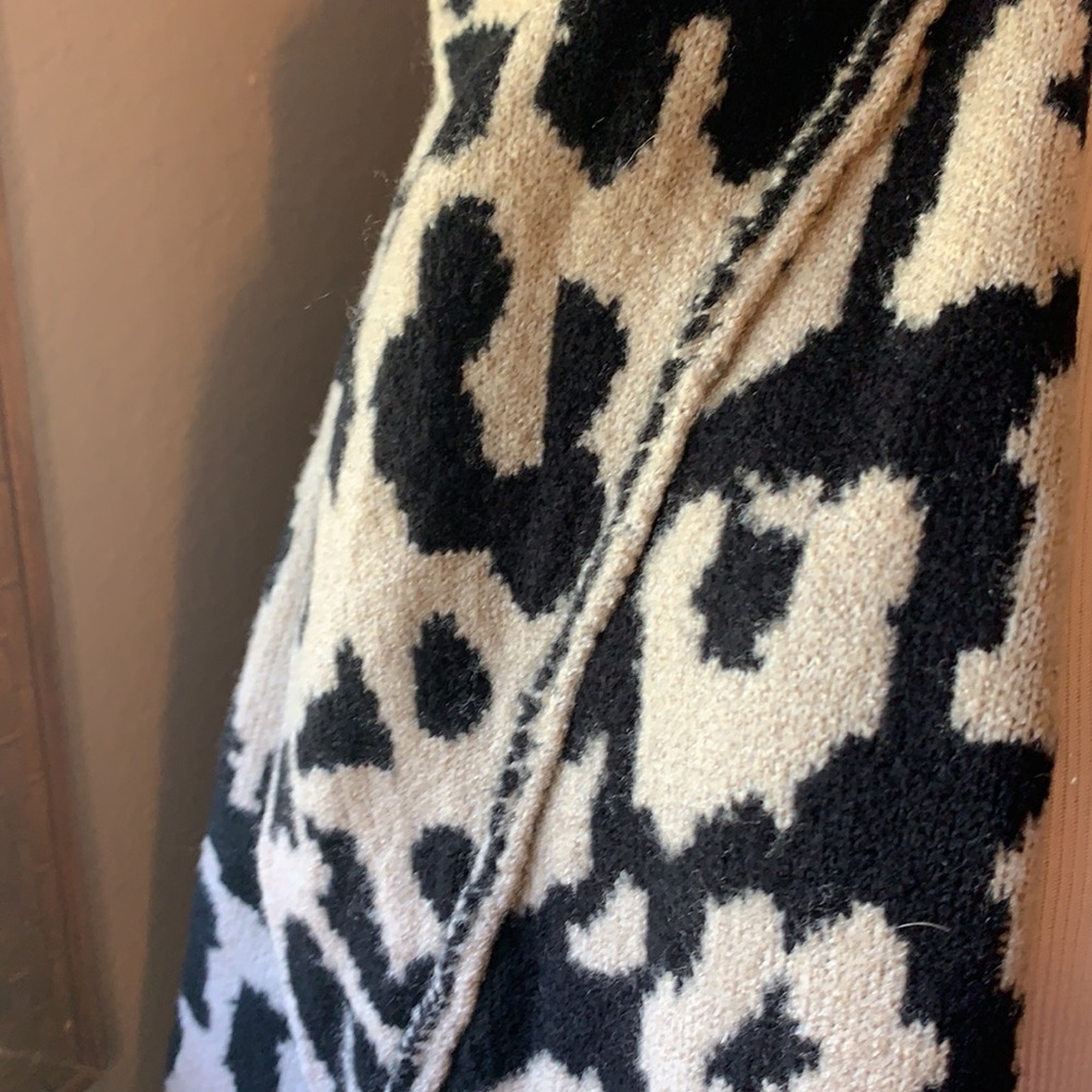 Wrap this Sweater around you for those Cold Winter Days. - Picture 15 of 15